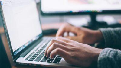 【実録】情シス代行を3〜4社掛け持ちしてわかったこと——共通課題と段階的な進め方