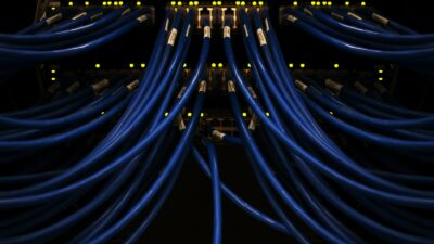 DNS フィルタで pip が止まっても外さない。一時停止で確かめ、2つ許可