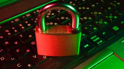 誤送信対策の上長承認、Microsoft 365 は上長欄が空だと素通りする